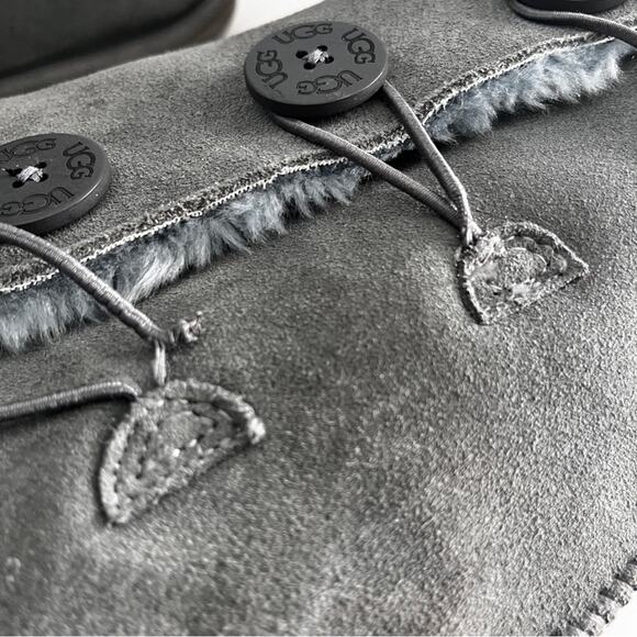 UGG Bailey Button Triplet II grey suede shearling boot size 9 - Picture 10 of 16